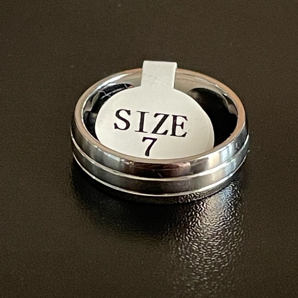 6mm cubic zirconia titanium ring size 8 - Picture 5 of 8